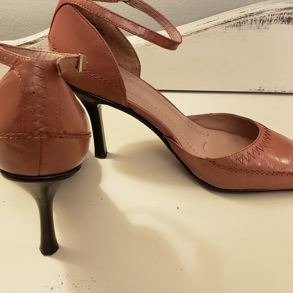 Shoes - Picture 4 of 5